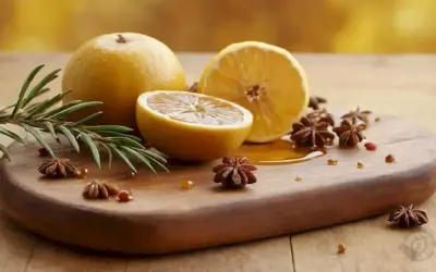 Una fruta madroña vibrante en una tabla de madera rústica