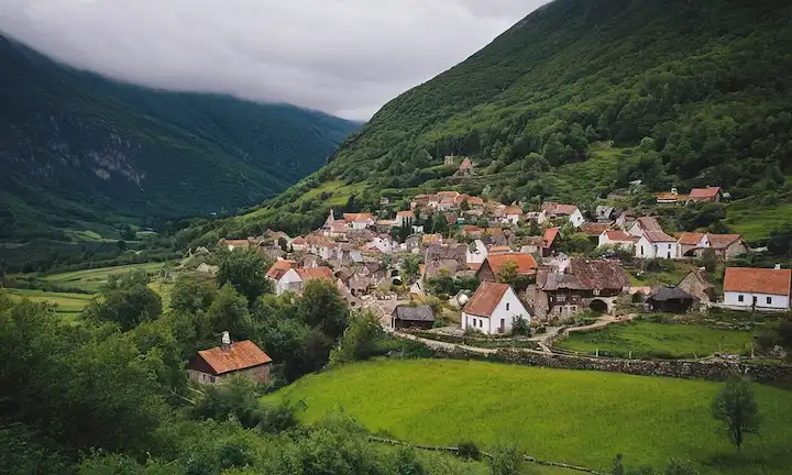 Conclusión: En medio de los pueblos más cortos del mundo se encuentra un encantador pueblo llamado Å, que ofrece atracciones únicas para la exploración.