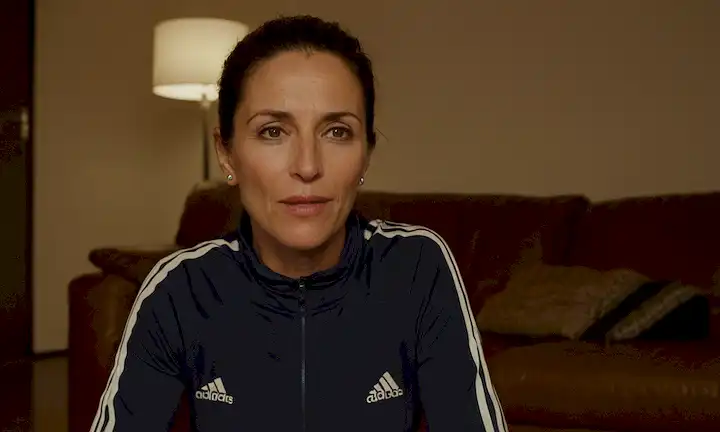 Nuria Picas compartiendo mensaje inspirador a través de videollamada: Un mensaje para todos: El ultra atleta que desafia los límites a 60+. (Referir a una declaración o logros alcanzados por Nuria Picas.)