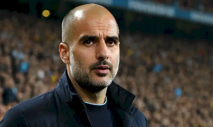 Traducción: Apéndice de Pep Guardiola: Amenaza silenciosa en la costa española. Esta frase se refiere a un artículo que discute un nombre de equipo potencial de fútbol (soccer) inspirado en Pep Guardiola, ex gerente de Barcelona. La mención de Pep Guardiola podría indicar que esta referencia es para los aficionados al fútbol, y las costas españolas se refieren a las posibles amenazas de nombre de los nacionalistas catalanes debido a la historia de España en Cataluña.