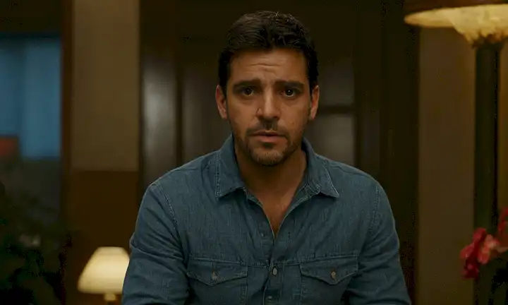 El comerciante luchando contra un comprador que intenta recuperar el costo injustamente cobrado por un artículo incorrecte con código civil aplicado. Afirmativo, podermente.