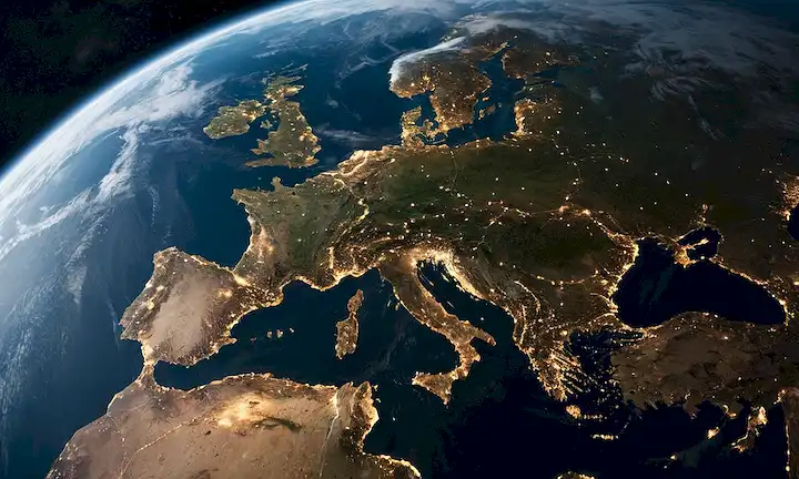 Un renderizado de la red satélite Galileo orbitando la Tierra junto al mapa europeo.