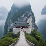 Tianmen: La Puerta del Cielo en China, un Arco Natural de 131 Metros
