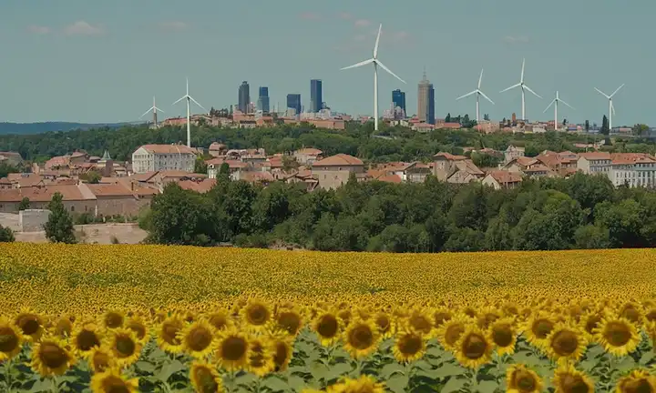 Una mezcla de vegetación y edificios, campos de girasol con turbinas eólicas, un paisaje urbano con árboles y flores, engranajes interconectados con hojas, o un mosaico de la naturaleza y la arquitectura mezclando perfectamente, transportando armonía y sostenibilidad